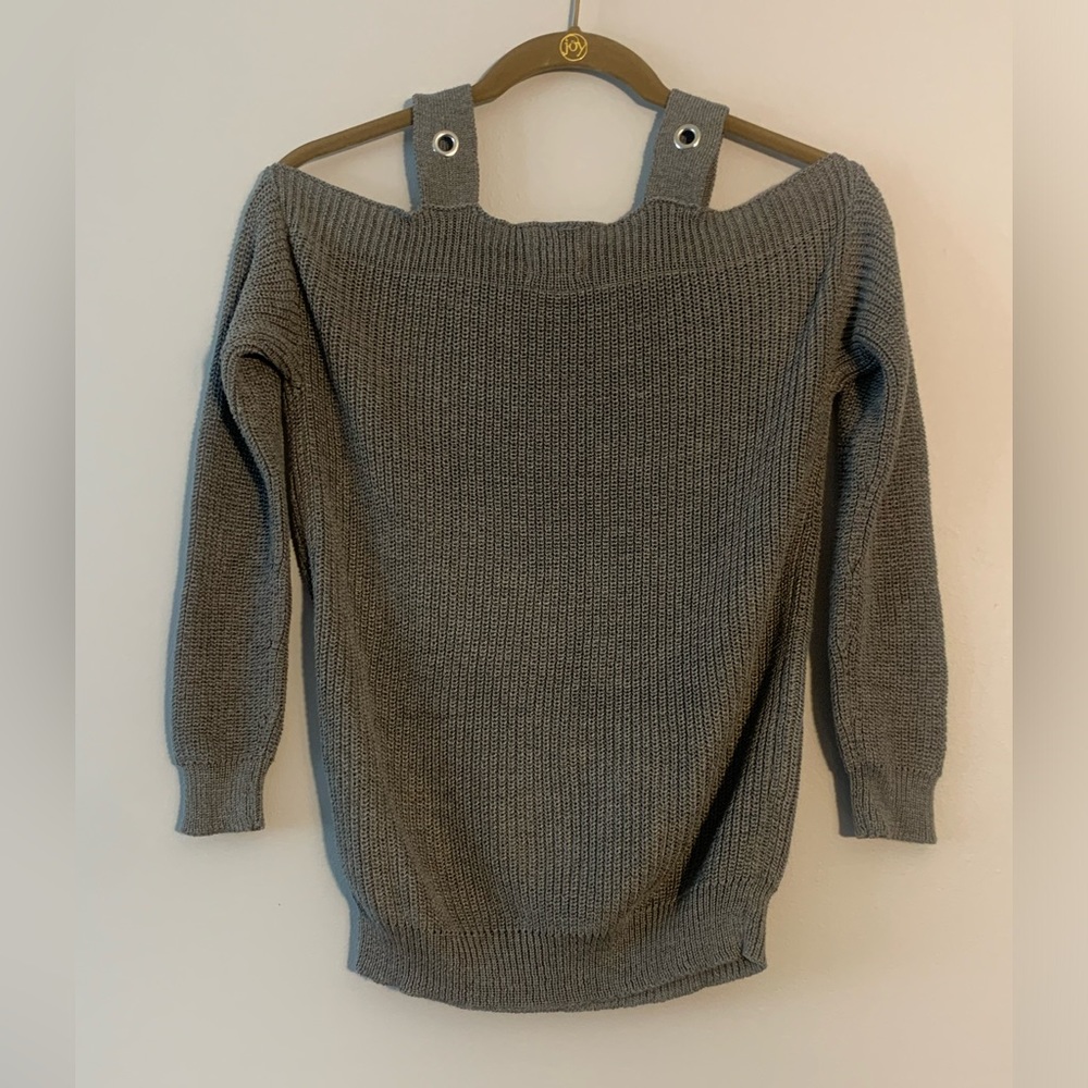 ❌SOLD❌ Hippie Rose Cold Shoulder Knit Sweater Gray Size M Cute Trendy Top